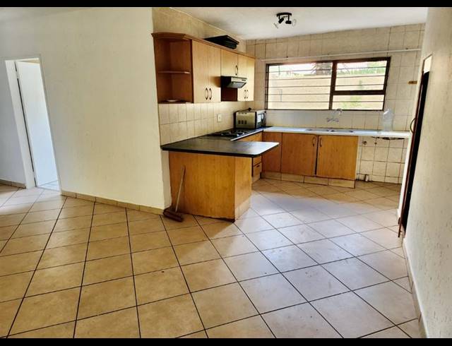 8 BEDROOM HOUSE FOR SALE IN BEDFORDVIEW